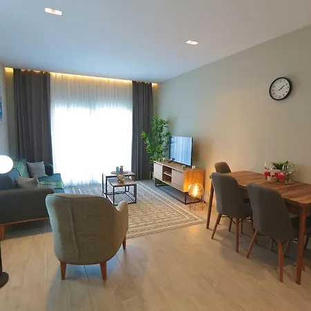 Apartment Merkezde Havuzlu Bahceli Daire Çeşme